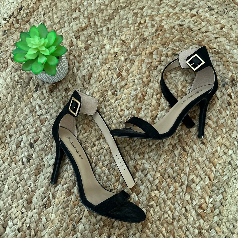 BLACK HEELS